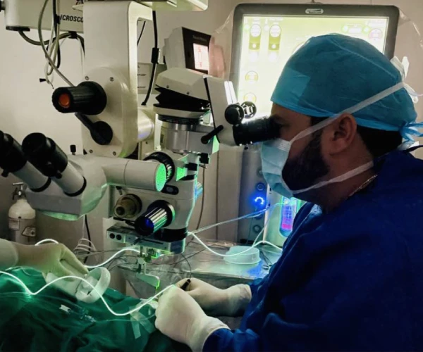 Los Mejores Retinólogos en Quito Ecuador